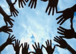 mani_cerchio_solidarietà_800