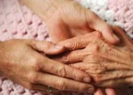 mani_cura persone Bologna città amica persone con demenza