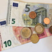 Legge finanziaria Manovra soldi banconote monete