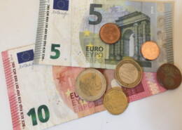 Legge finanziaria Manovra soldi banconote monete