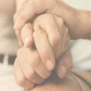 Fine vita_Suicidio assistito_malattia_conforto_mani